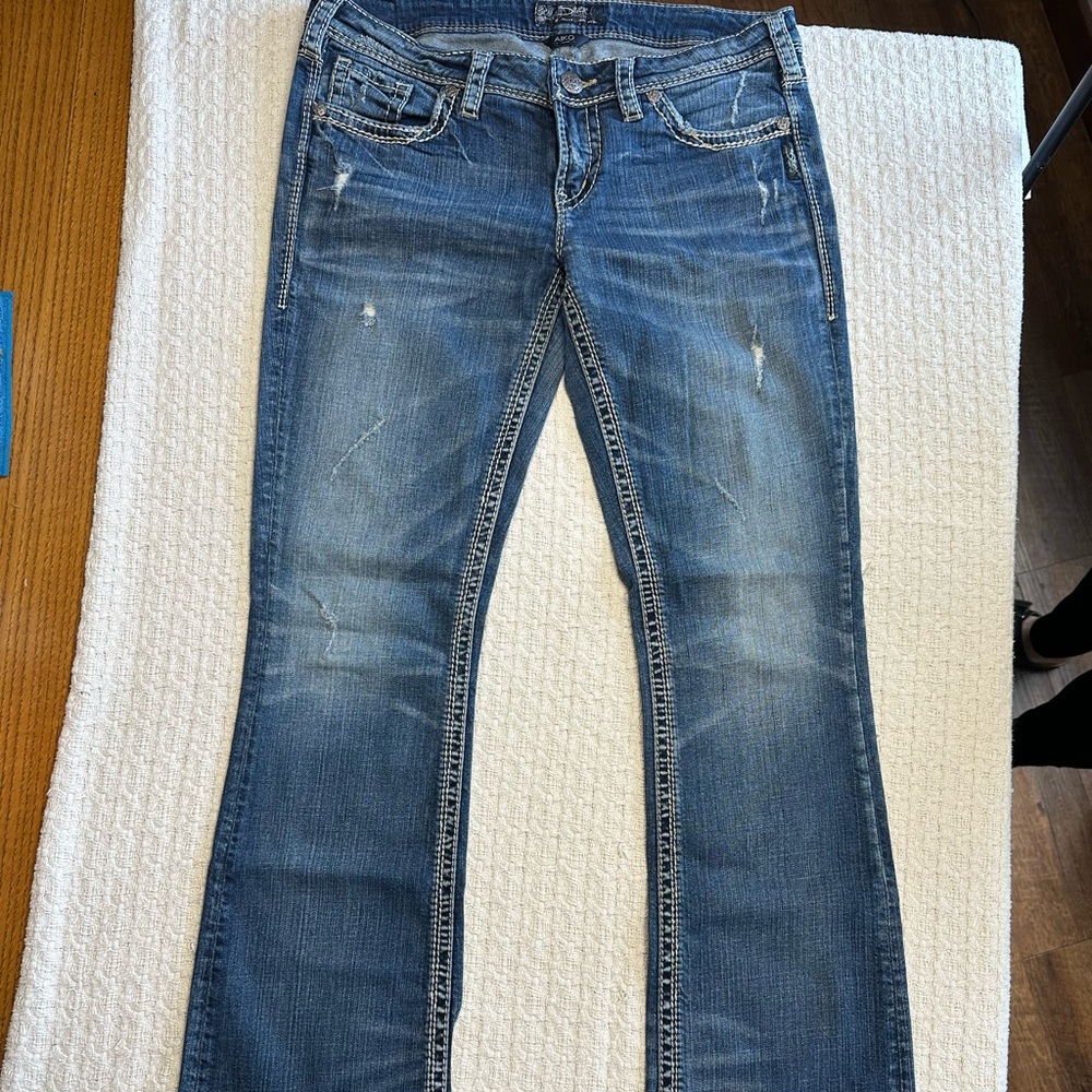 Silver AIKO Jeans Women's Low Boot Cut in Distressed Blue 31W 33L‎